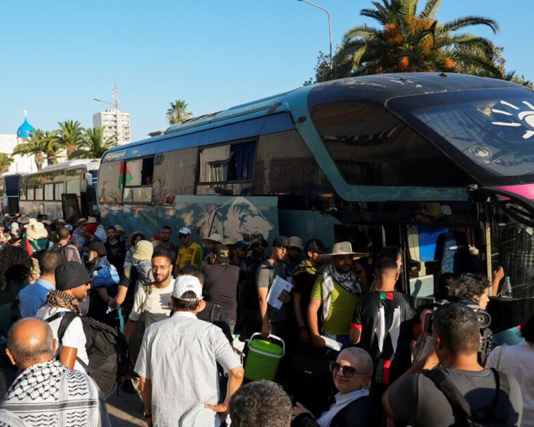 March to Gaza: Σεβασμό των Ελλήνων που βρίσκονται στην ειρηνευτική διαδρομή στη Γάζα, ζητά το ΥΠΕΞ από την Αίγυπτο