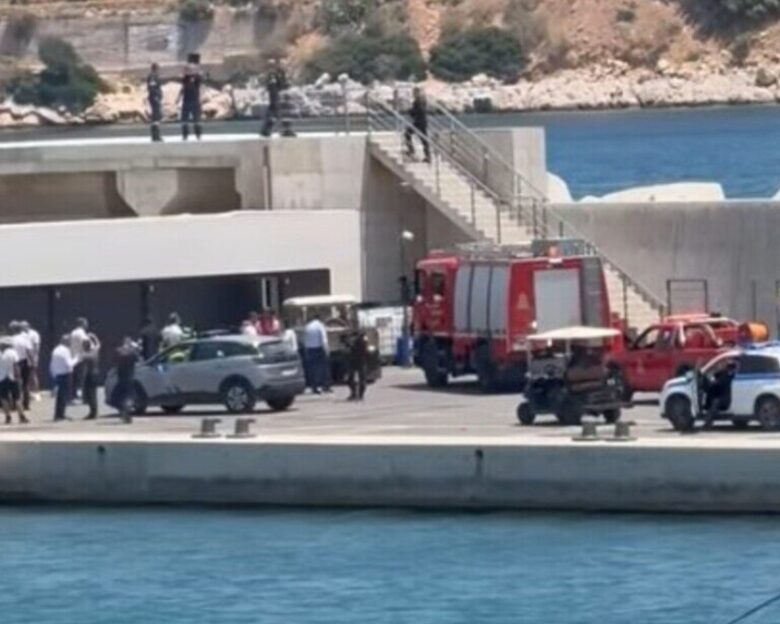 Ελικόπτερο έπεσε στη Μαρίνα Βουλιαγμένης, είχε απογειωθεί για Μύκονο – Σώοι όλοι οι επιβαίνοντες
