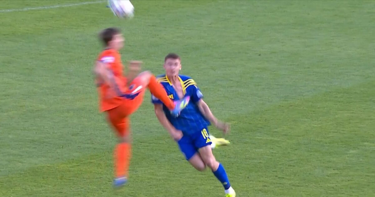 Scary tackle in the neck in the Netherlands – Ukraine for Euro U21 and red card from fire
