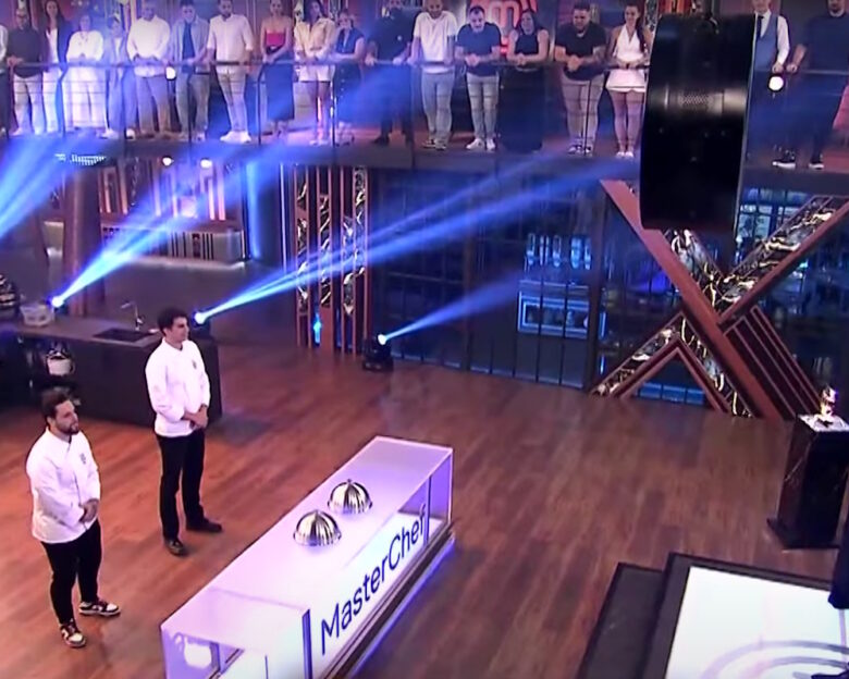 Τελικός MasterChef: Το απαιτητικό ζητούμενο, η συγκίνηση στο πλατό και η «εισβολή» παλαιών παικτών