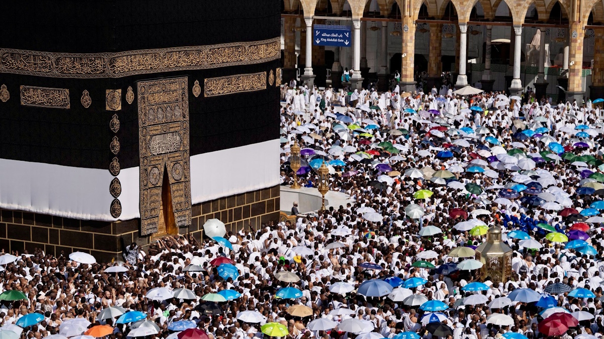 Μουσουλμάνοι προσκυνητές εκτελούν το Tawaf στο μεγάλο τζαμί, κατά τη διάρκεια του ετήσιου προσκυνήματος hajj στην ιερή πόλη της Μέκκας