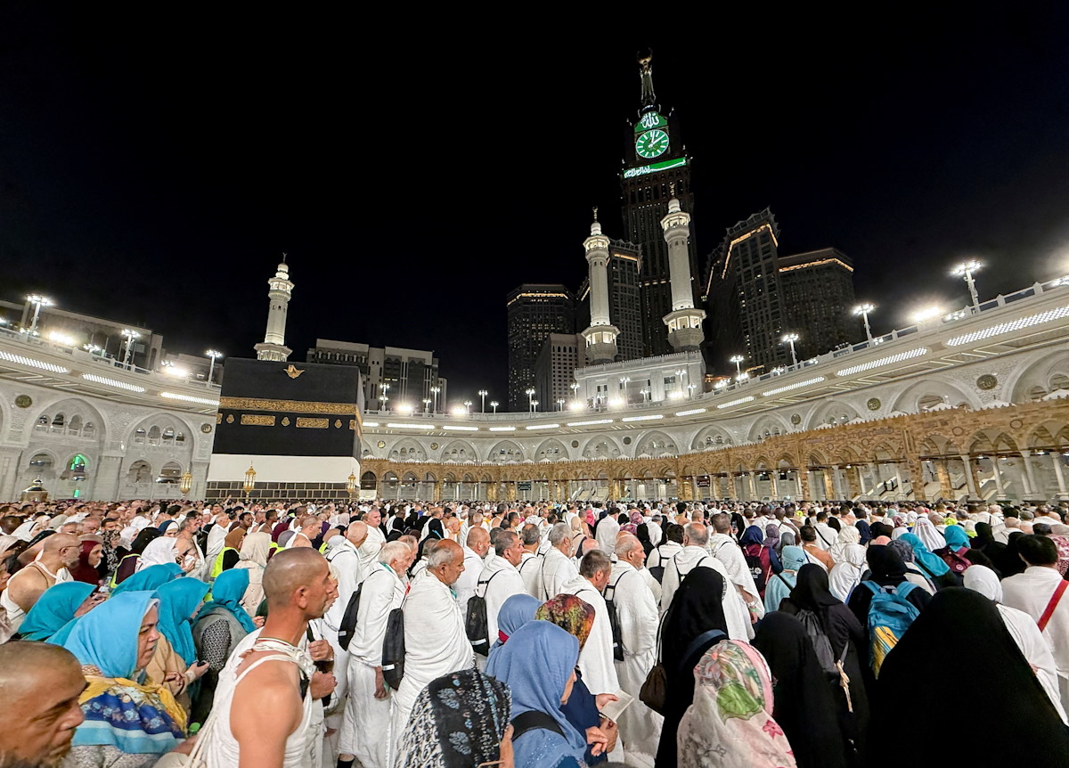 Muslims arrive before the annual Hatz pilgrim
