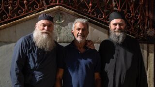 Ο Μελ Γκίμπσον μαζί με μοναχούς της Μονής Χιλανδαρίου