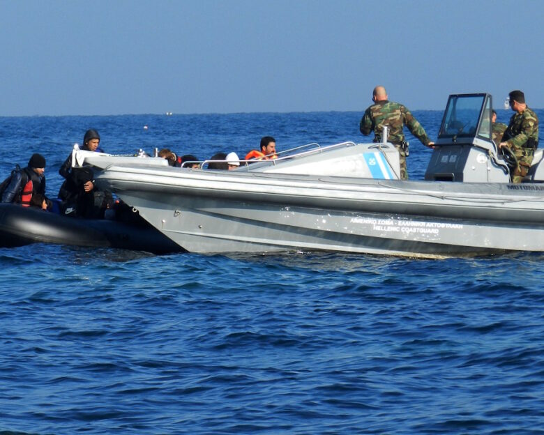 Τρία πολεμικά πλοία απέναντι από την Λιβύη για τις προσφυγικές ροές  ο Τραμπ ήξερε για τις επιθέσεις του Ιράν σε αμερικανικές βάσεις που μάλλον έγιναν για τα μάτια του κόσμου  οι διεθνείς αγορές έδειξαν πρώτες αποκλιμάκωση  ψάχνονται βουλευτές αν ακούγονται τα ονόματα τους στο «πάρτι» του ΟΠΕΚΕΠΕ  Χάσαμε την Κίμπερλι, μάλλον δεν μας έρχεται στην Αθήνα
