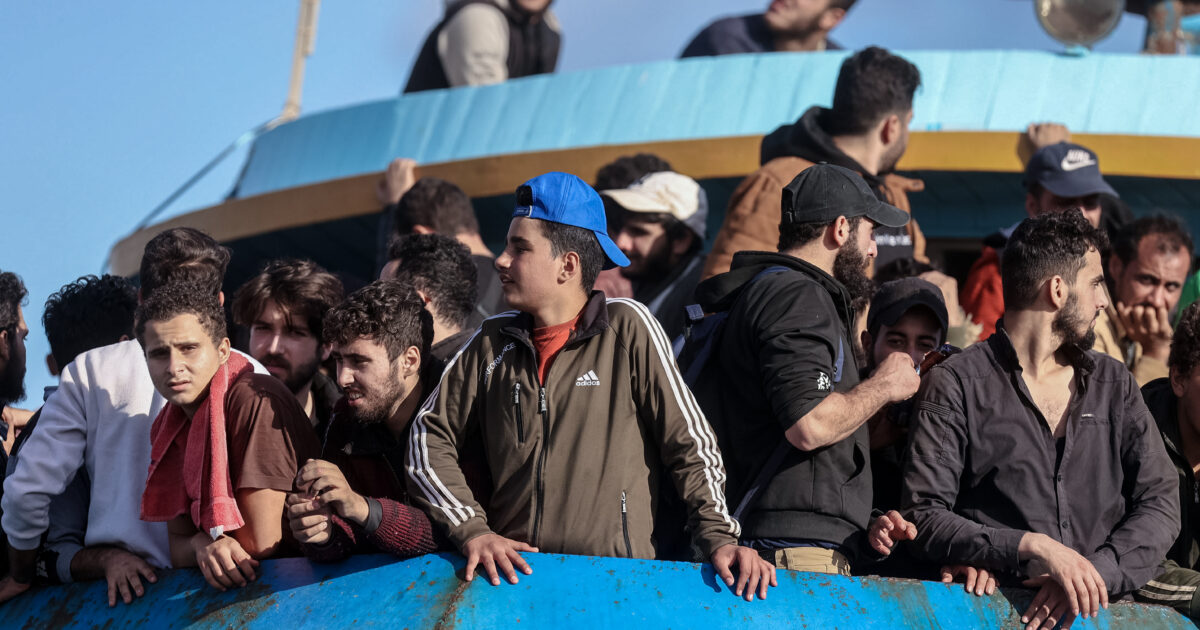 Κρήτη: 630 μετανάστες μέσα σε 24 ώρες – Μεγάλη επιχείρηση του λιμενικού ανοιχτά των Καλών Λιμένων
