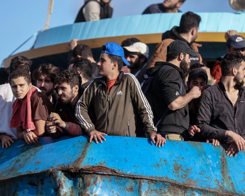 Κρήτη: 630 μετανάστες μέσα σε 24 ώρες – Μεγάλη επιχείρηση του λιμενικού ανοιχτά των Καλών Λιμένων