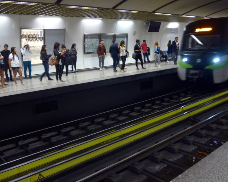 Γνωστός μάνατζερ ποδοσφαίρου ο άνδρας που ανασύρθηκε νεκρός από το Μετρό στο Σύνταγμα