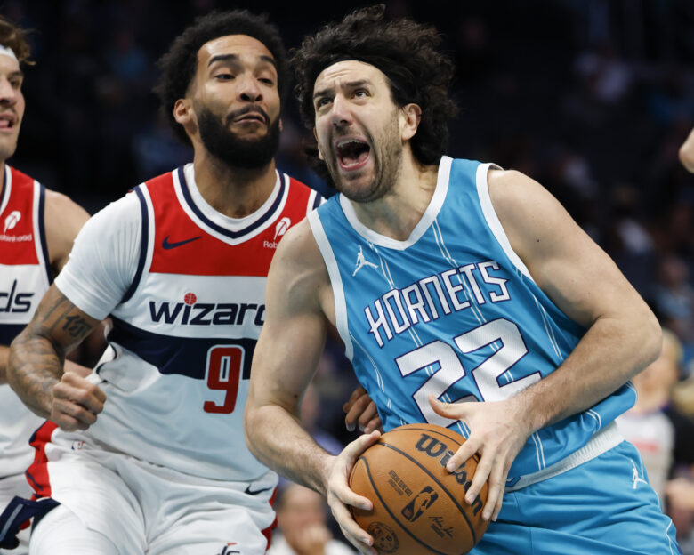 Ανατροπή με Βασίλιε Μίσιτς: Συνεχίζει στο NBA με τους Χόρνετς