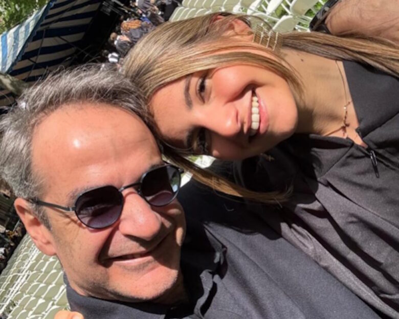 Ο Κυριάκος Μητσοτάκης εύχεται χρόνια πολλά στην κόρη του Δάφνη: «Πότε πέρασαν 22 χρόνια»