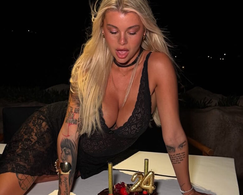 Η Modern Cinderella έγινε 24 και το γιόρτασε με sexy διάθεση και μαύρο see through φόρεμα
