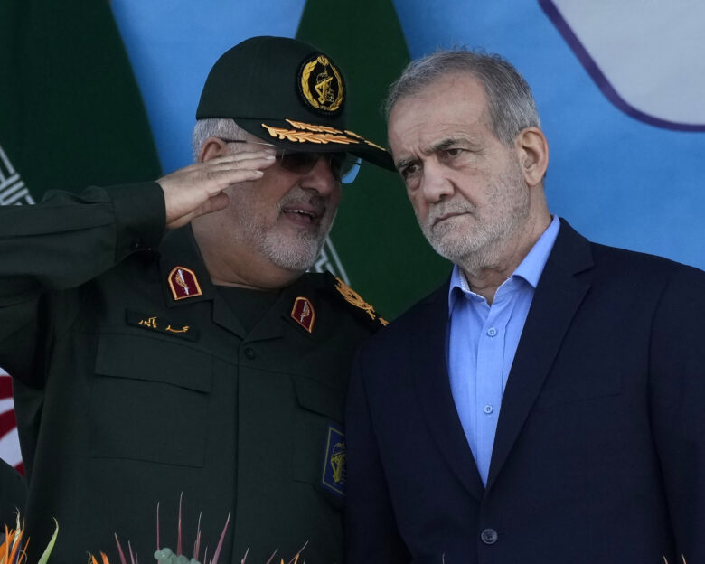 Ιράν: Ο Αλί Χαμενεΐ όρισε νέους Αρχηγούς στους Φρουρούς της Επανάστασης και στις Ένόπλες Δυνάμεις