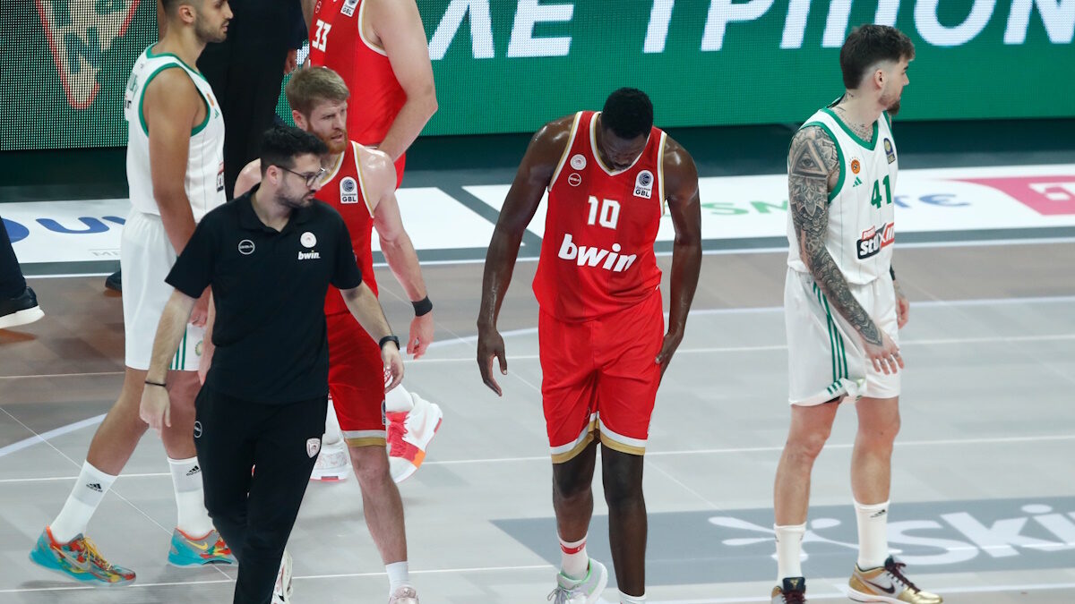 Ο Μουστάφα Φαλ, αμέσως μετά το σοβαρό τραυματισμό του (ΦΩΤΟ ΣΤΕΛΙΟΣ ΣΤΕΦΑΝΟΥ