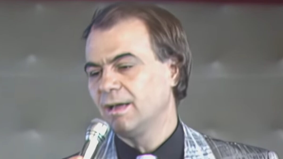Ο τραγουδιστής Κώστας Μοναχός