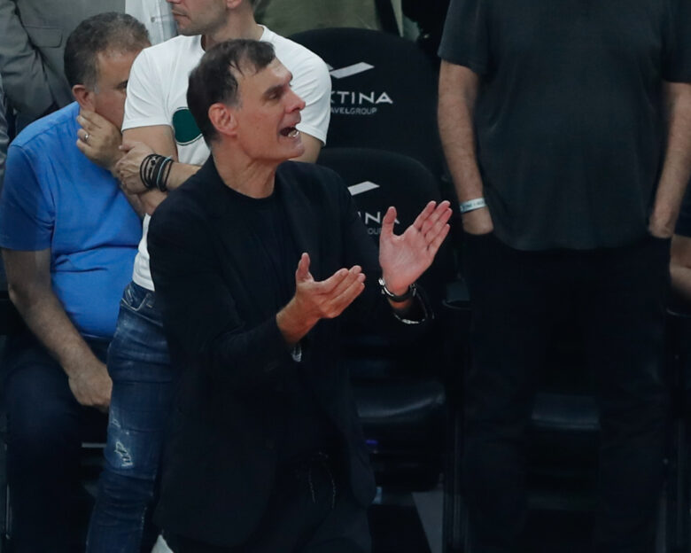 Γιώργος Μπαρτζώκας στους παίκτες του Ολυμπιακού: «Σας βγάζω το καπέλο για τον χαρακτήρα,