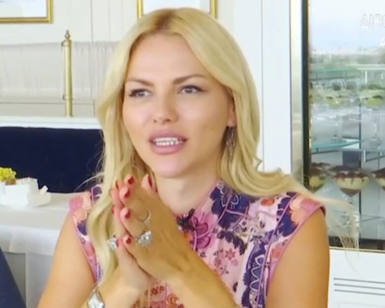 Νάταλι Θάνου: «Όταν κέρδισα τα “Playmate 2007” πριν βγω στη σκηνή κάποιος μού έριξε νερό και μου τράβαγε τα μαλλιά»