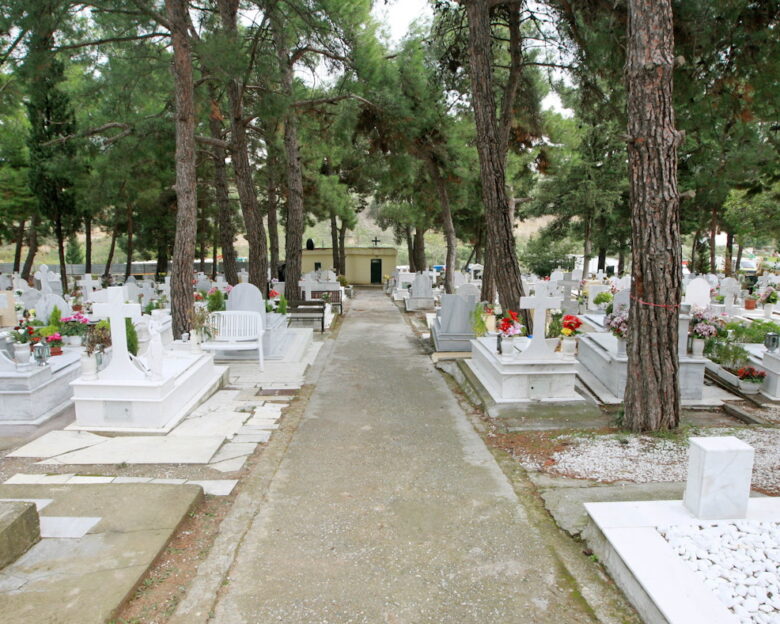 Θεσσαλονίκη: Πατέρας και γιος χτύπησαν δημοτικό υπάλληλο σε νεκροταφείο κατά τη διάρκεια εκταφής – Τον έστειλαν στο νοσοκομείο