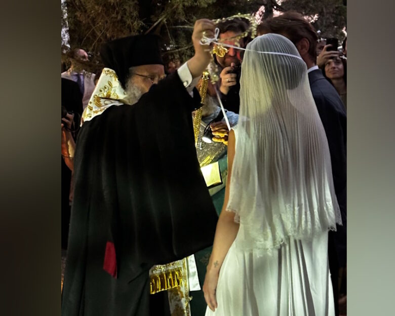 Νικόλας Νιάρχος και Μαλού Ντάλα Πίκολα παντρεύτηκαν στην Σπετσοπούλα – Η εικόνα που «διέρρευσε» ξάδερφος του γαμπρού