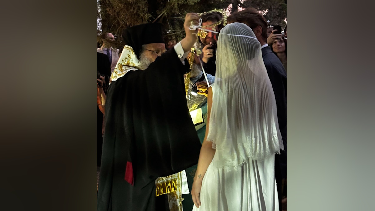 Στιγμιότυπο από τον γάμο στην Σπετσοπούλα