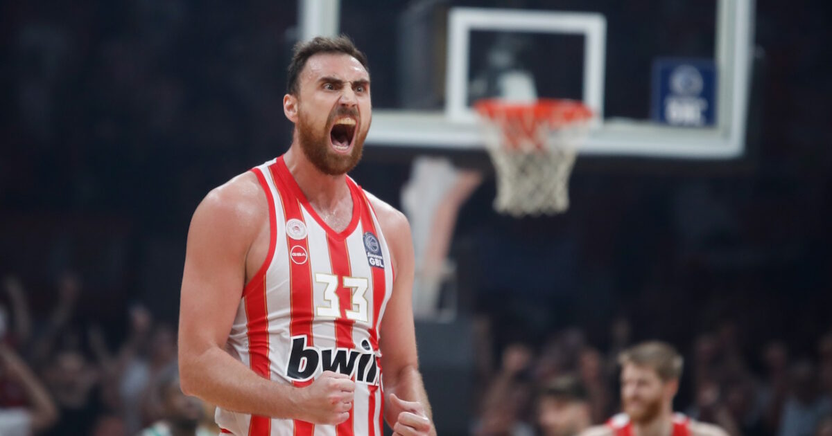 Olympiacos: Nikola Milutinov took the baton from Dragan Tarlac, 29 years later
