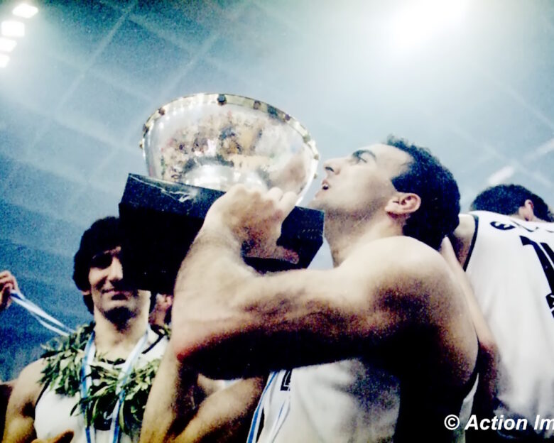 Η FIBA για τον θρύλο της εθνικής στο Eurobasket 1983: «Η μέρα που το μπάσκετ έγινε το νο1 άθλημα στην Ελλάδα»
