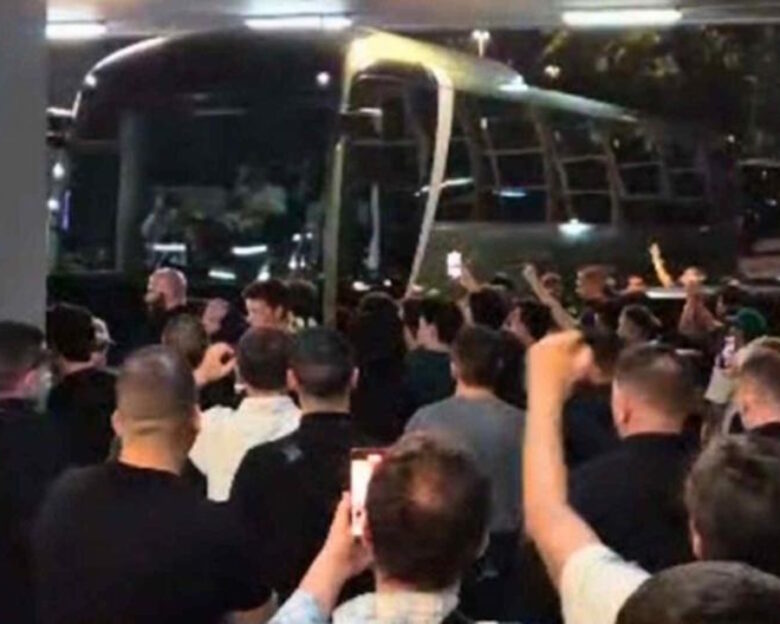 Παναθηναϊκός: Εκατοντάδες οπαδοί των πρασίνων αποθέωσαν Αταμάν και παίκτες στο ΟΑΚΑ