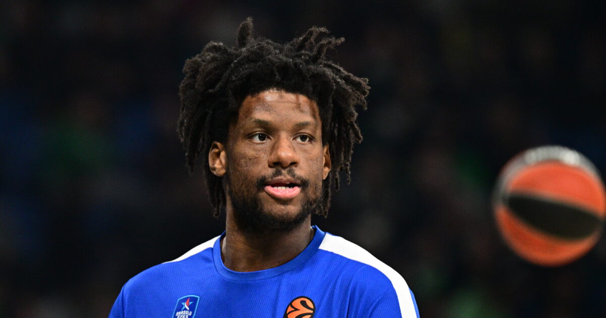 “Battle” of Panathinaikos and Olympiacos for Daniel Otourou