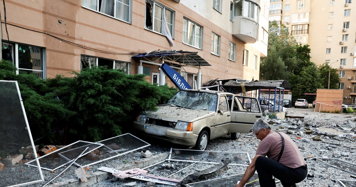 Ukraine: Rescuers 3 of 4 dead killed by Russian attack with 450 drones and missiles
