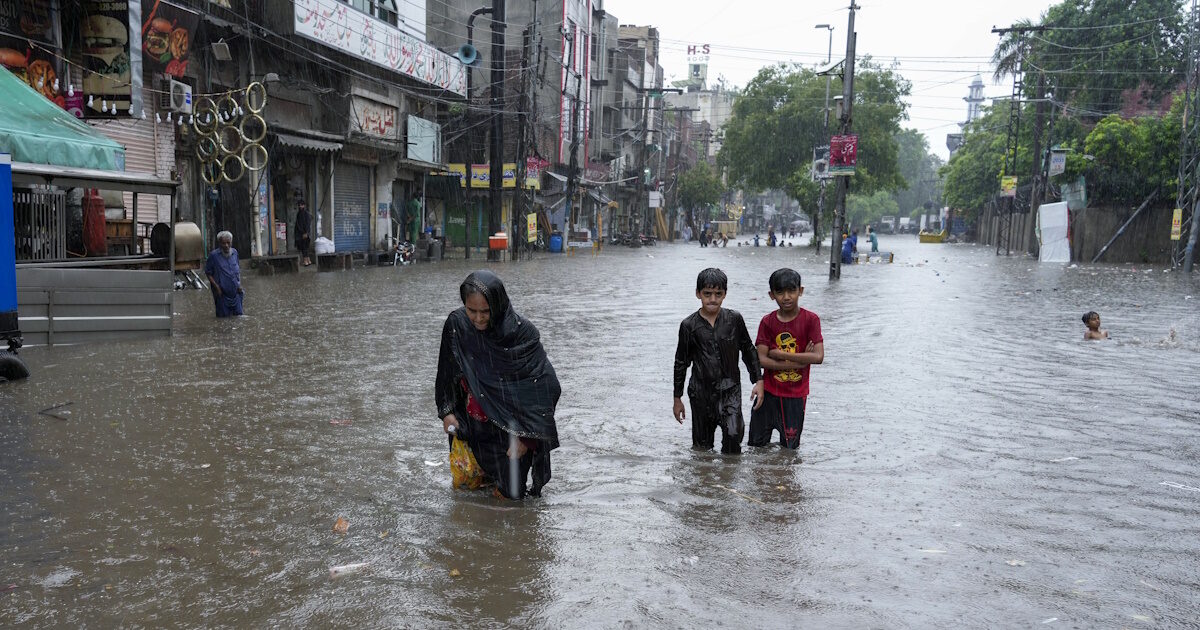 Pakistan: 32 dead, including children from heavy rainfall and floods – incalculable damage