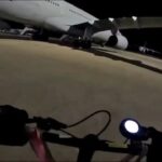 Καρέ από τη δράση των ακτιβιστών στη βάση RAF