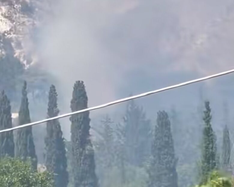 Φωτιά στην Παλαιά Πεντέλη, κοντά στην Μονή