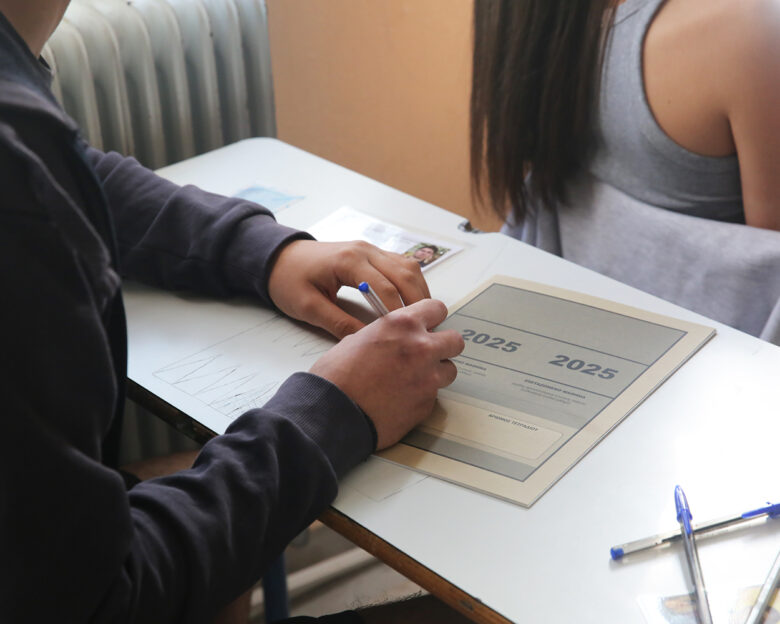 Πανελλήνιες 2025: Σε Αρχαία Ελληνικά, Μαθηματικά και Βιολογία εξετάζονται σήμερα οι υποψήφιοι των ΓΕΛ