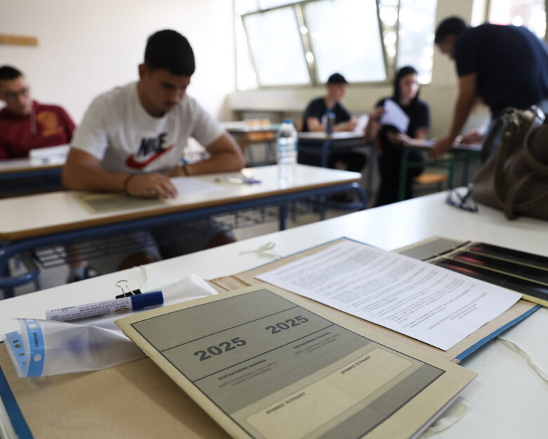 Πανελλήνιες 2025 – Μαθηματικά: Θέματα Πανελληνίων και απαντήσεις από το Διακρότημα