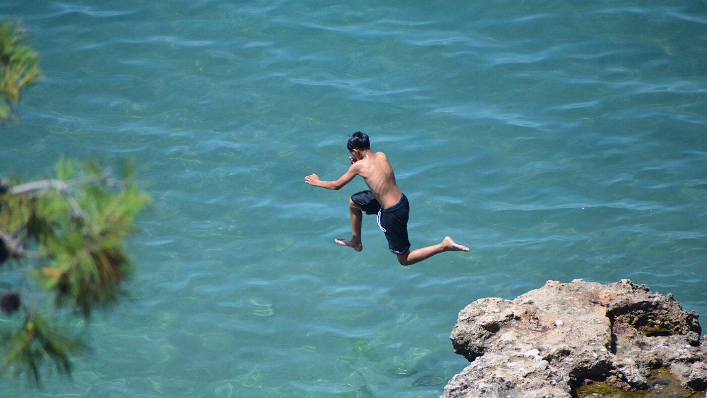 βουτιές στην παραλία