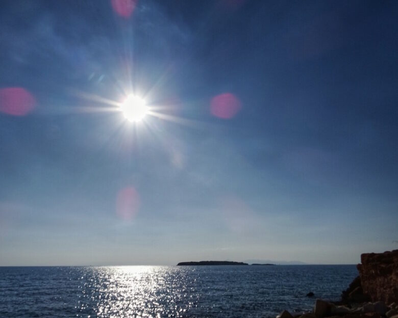 Βούλα: Σκάφος προσέκρουσε στην παραλία – Δύο τραυματίες στο νοσοκομείο