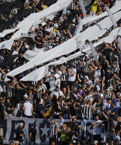 Oι οπαδοί της Μποταφόγκο στις εξέδρες