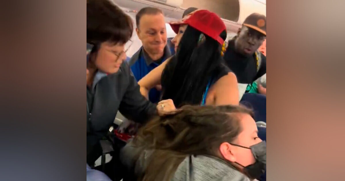 The bad loss on an aircraft just before take off: drunken woman gets out of her passenger