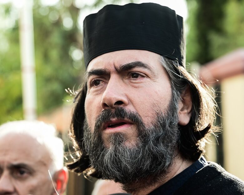 Κιβωτός του Κόσμου: Πρώην τρόφιμος καταγγέλλει τον πατέρα Αντώνιο για δωροδοκία – «Μου έδωσε λεφτά ο γιος του»