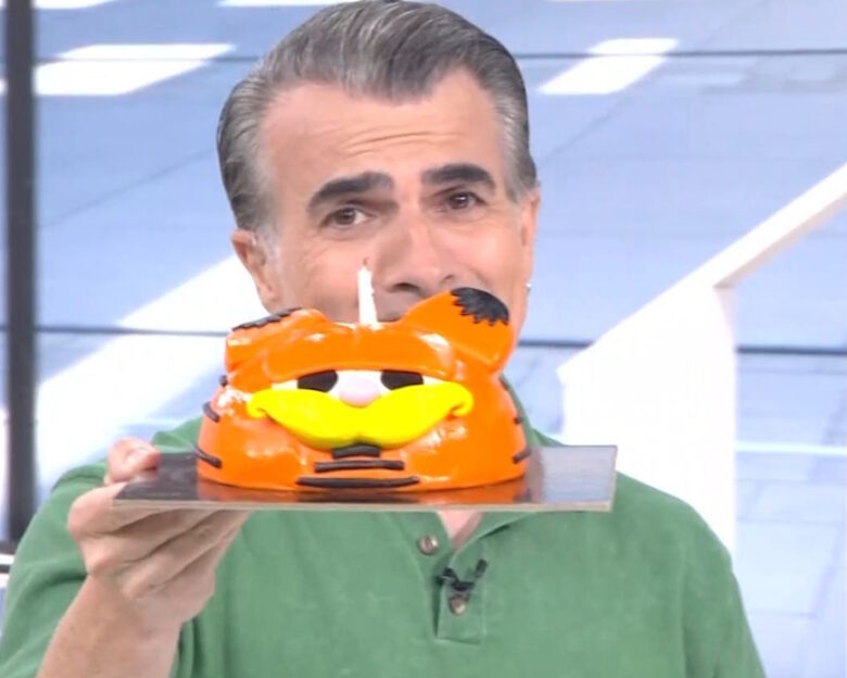 Παύλος Σταματόπουλος: Επική γκάφα με τα γενέθλιά του on air – «Ό,τι πιο θλιβερό έχω ζήσει στην ελληνική τηλεόραση»