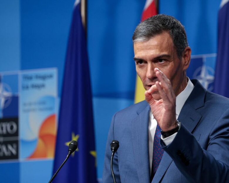 Στα μαχαίρια Τραμπ – Σάντσεθ για τις αμυντικές δαπάνες: «Θα πληρώσουν τα διπλά» – «Επαρκές το 2%» απαντά ο Ισπανός πρωθυπουργός