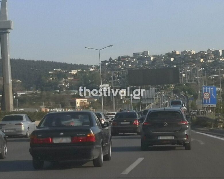 Θεσσαλονίκη: Καραμπόλα επτά οχημάτων στον Περιφερειακό – Κυκλοφοριακό κομφούζιο στο σημείο