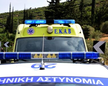 Περιπολικό και ασθενοφόρο