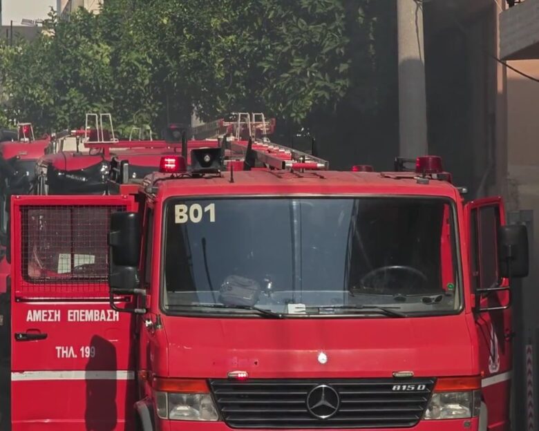 Περιστέρι: Φωτιά σε ημιυπόγειο διαμέρισμα – Απομακρύνθηκε ηλικιωμένη