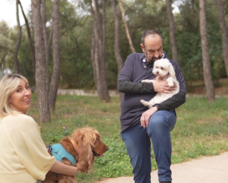 Pet Stories: Ο Γρηγόρης Μελάς με την Κίρα και η δράση της Dogs Voice την Κυριακή στον ΣΚΑΪ