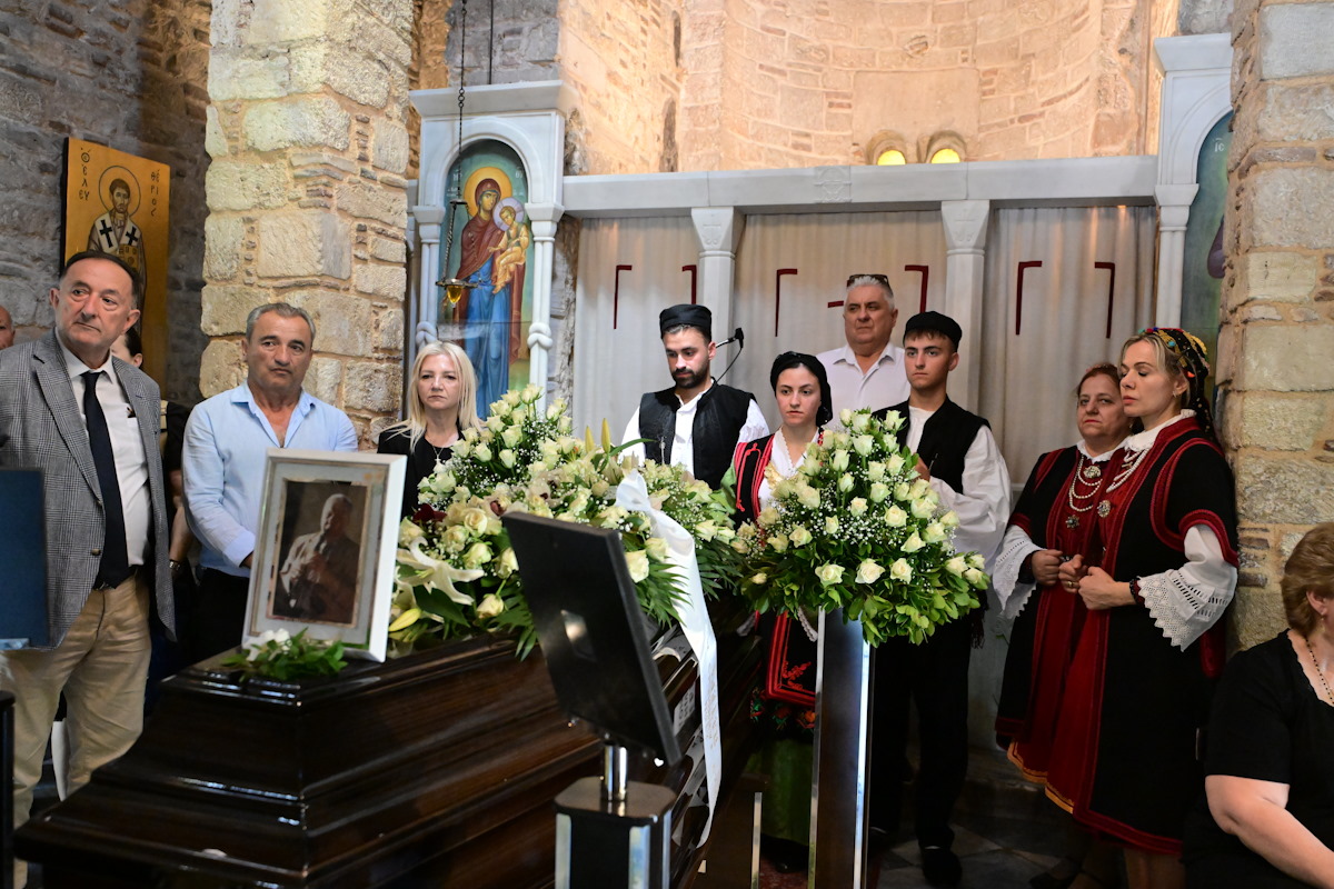 Σε λαϊκό προσκύνημα στον Μητροπολιτικό Ναό Αθηνών η σορός του Πετρολούκα Χαλκιά 