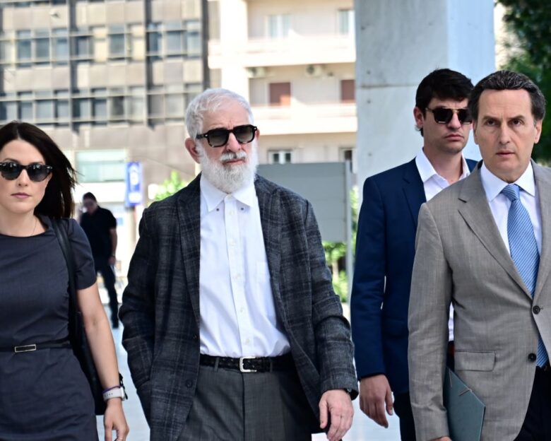 Πέτρος Φιλιππίδης: Τέθηκε θέμα διακοπής ή αναβολής για να εξετάσει η αστυνομία μηνύματα σε κινητό καταγγέλλουσας