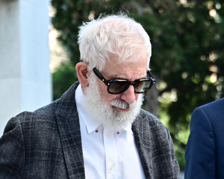 Πέτρος Φιλιππίδης: Εκτός δικαστικής αίθουσας ξανά λόγω αδιαθεσίας – Καταθέτει σήμερα ο Παύλος Χαϊκάλης
