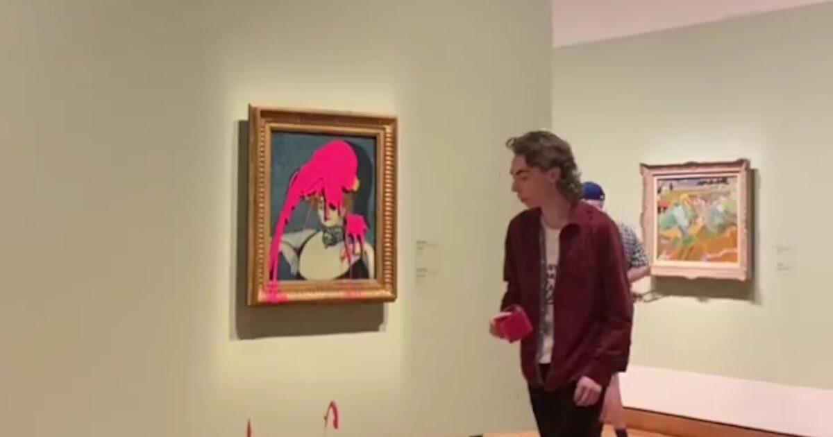 Montreal: Activist threw a pink paint on a Picasso table – “There is no art on a dead planet”