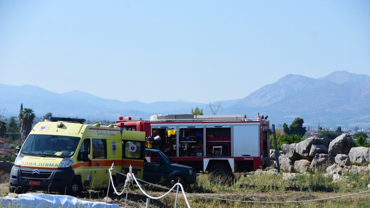 Πυροσβεστικό όχημα και ασθενοφόρο
