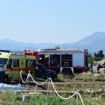 Πυροσβεστικό όχημα και ασθενοφόρο