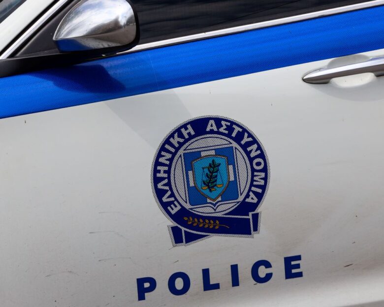 Βόλος: Πελάτης έπιασε αστυνομικό από τον λαιμό για μη γράψει παράβαση σε καφέ μπαρ